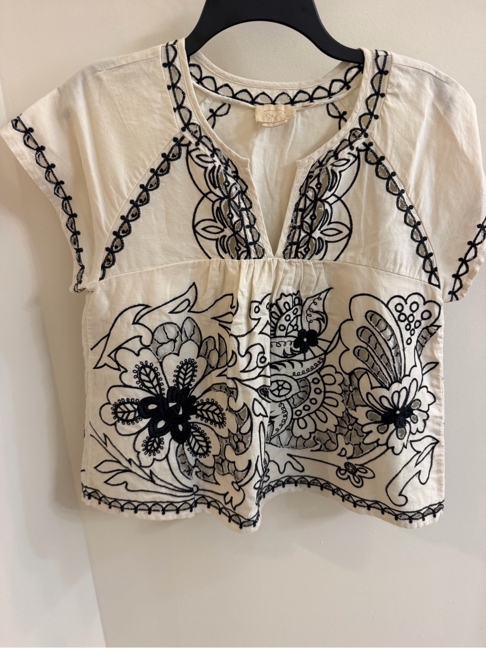 Anthropolgie Embroidered Rheya Tee, size 8 - Picture 5 of 7